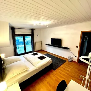 Appartement Praktisches Im Grossen Haus Mit Garten